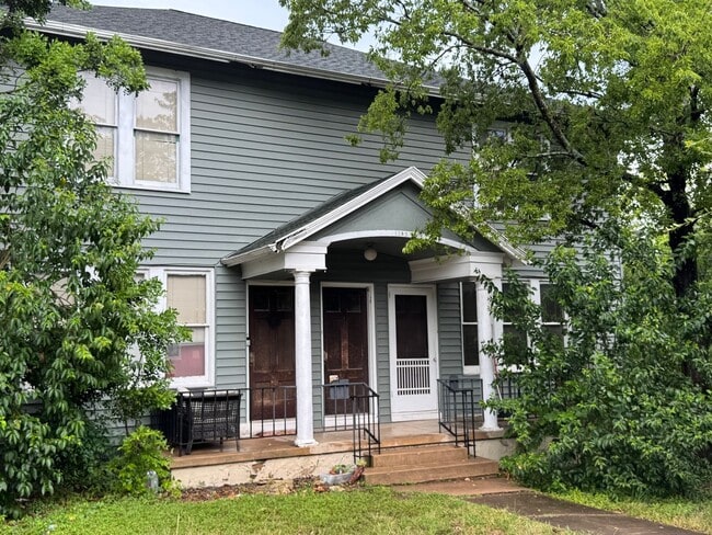 Building Photo - 1103 W 22nd St