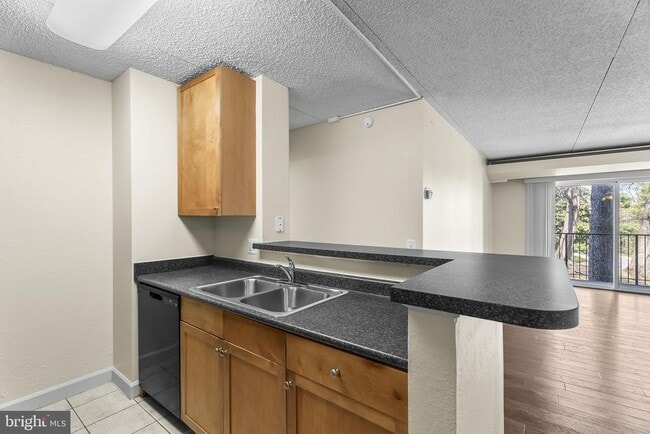 Photo - 60 S Van Dorn St Unidad 208