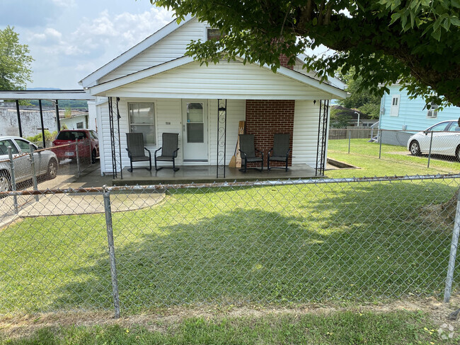 Building Photo - 1558 2nd St Rental