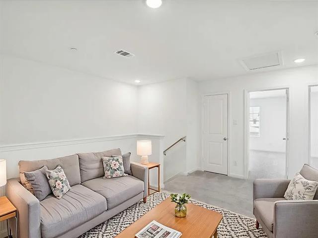 Photo - 233 Berthe Ct