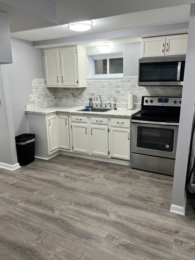 Building Photo - 2317 Glenmore Terrace Unit 1