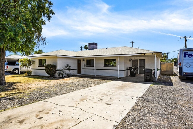 Building Photo - 2558 N 40th St