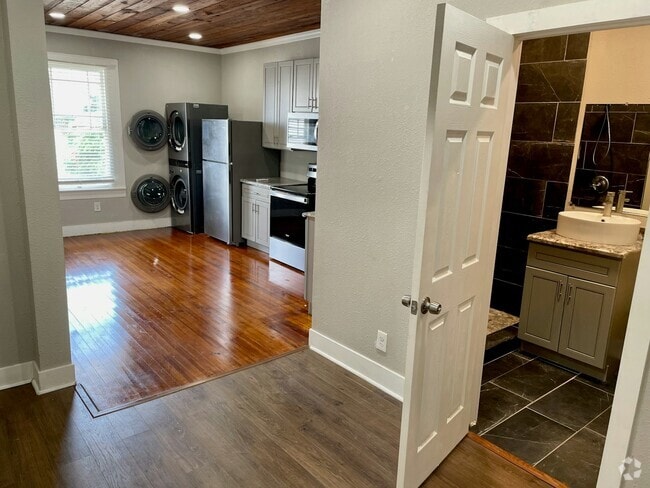 Building Photo - 2115 Broadway Avenue J Unit 3 Rental