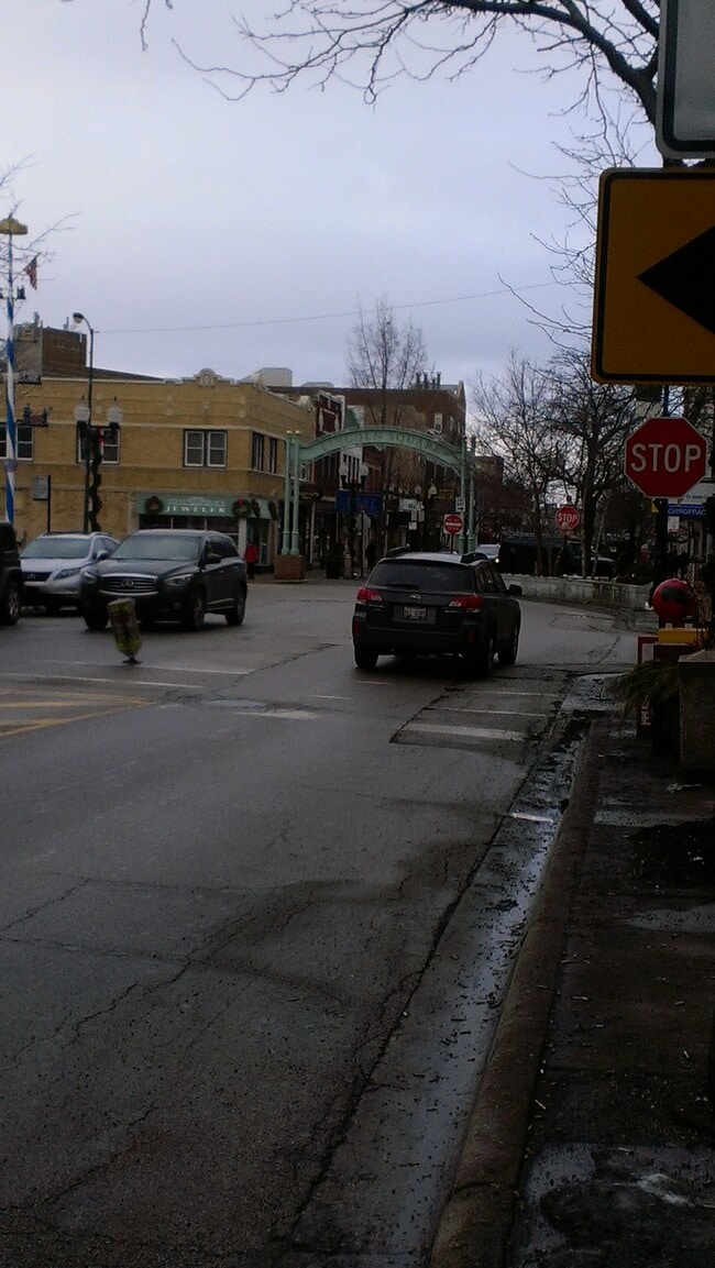 Photo - 4655 N Lincoln Ave Unidad 2