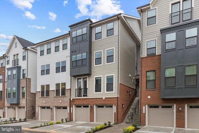 Photo - 2400 Stella Pl