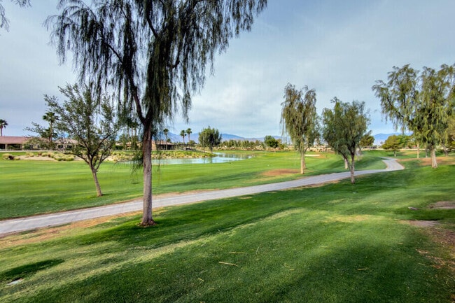 81083 Avenida Tres Lagunas