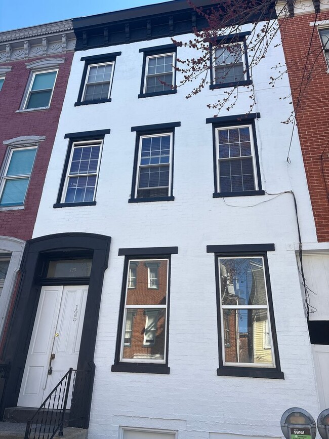 Building Photo - 1st Floor 1 Bedroom Apartment in Downtown York City