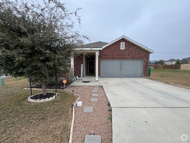 Building Photo - Spacious 4 Bedroom 3 Full Bath home in the...