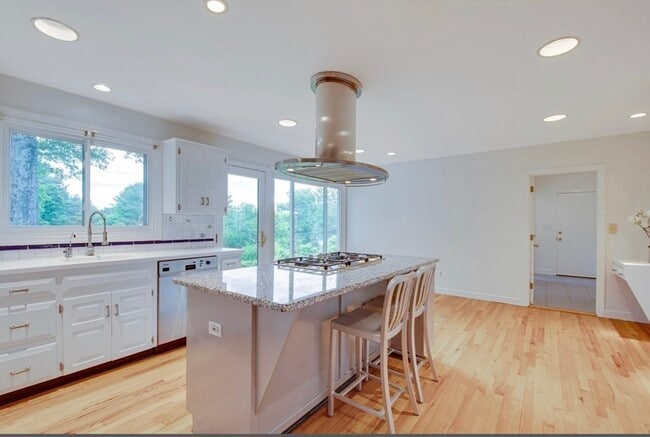 Photo - 107 Farm St