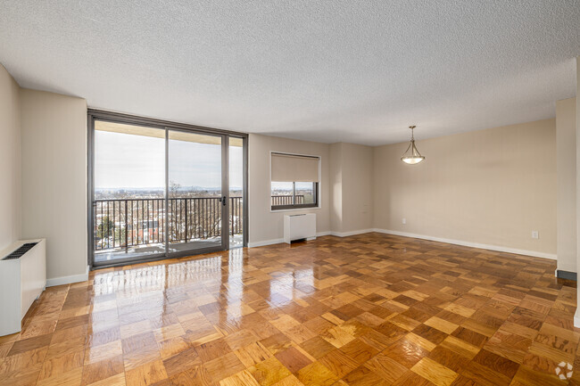 2BR, 2BA - 1,699SF - Living Room