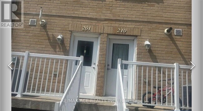 Photo - 1795 Markham Rd