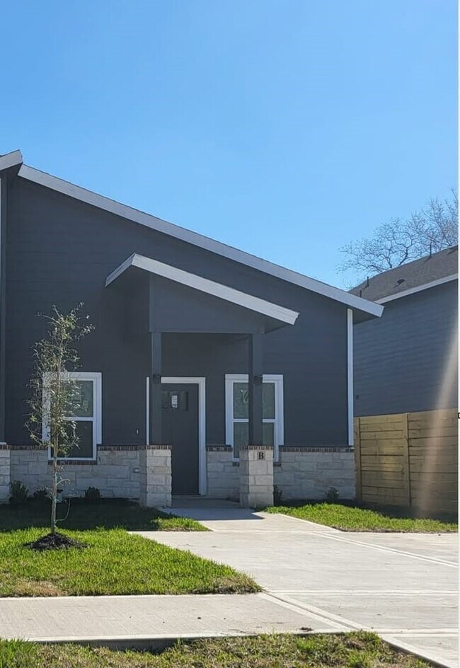 Photo - 5608 Tommye St Townhome