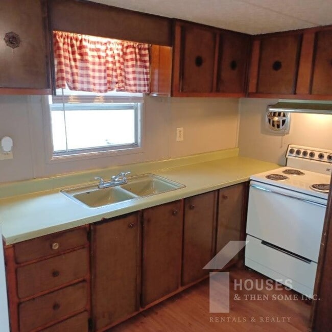 Photo - 110 Community Rd
