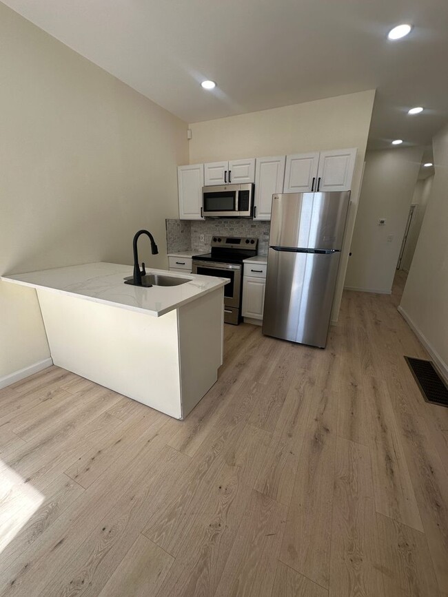 Photo - 2713 W Glenwood Ave Unit 1st Floor Apartment for Rent