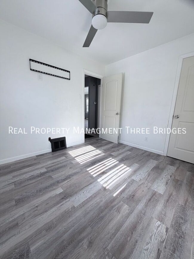 Photo - 35 S Barat Ave