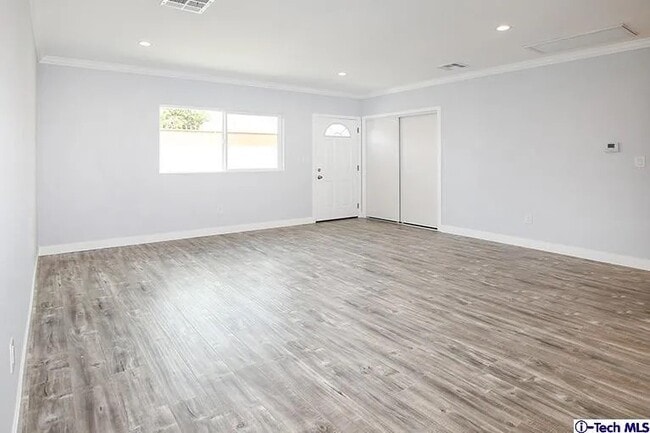 Photo - 7435 Collett Ave