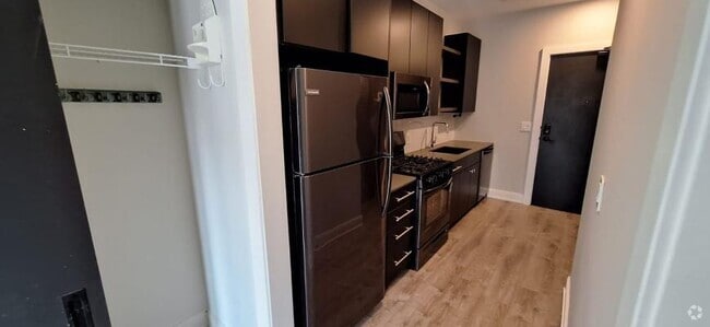 Building Photo - 0 bedroom in Chicago IL 60657 Unit 406 Rental