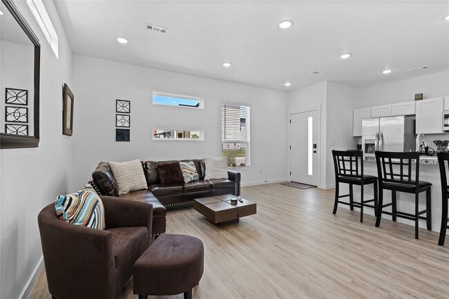 Photo - 680 Pacific Ave