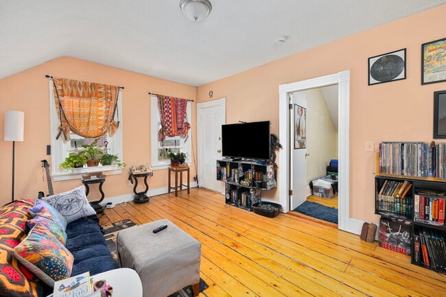 Photo - 54 Barton St Unit 3