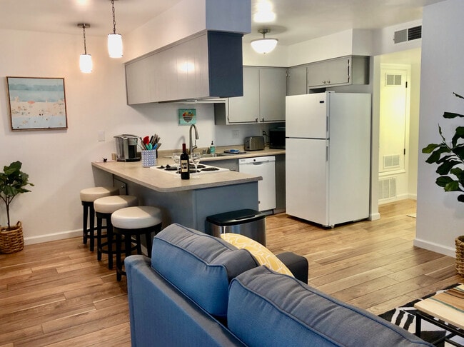 Salem Suites - Furnished, Cable & Wi-Fi