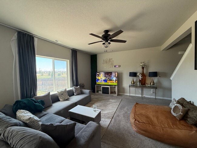 Photo - 4 Bed 3 Bath Home Minutes Away from Ft. Carson, Peterson SFB , & Schriever SFB!!
