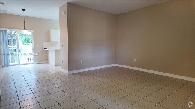 Building Photo - 374 NE 27th Ave Unit 202 Rental