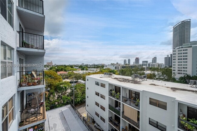Building Photo - 899 West Dr Unit 7E