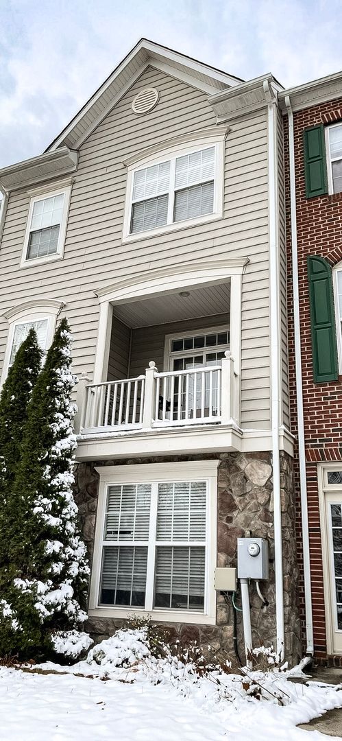 Photo - Stunning Light-Filled 3 Bed 2/2 Bath Townhome In Sought After Brambleton