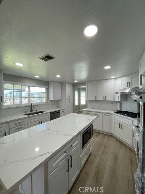 Photo - 765 Featherwood Dr