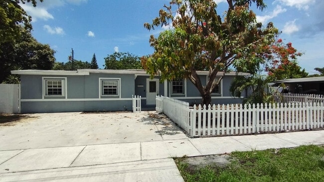 Photo - 4620 NE 15th Ave Casa