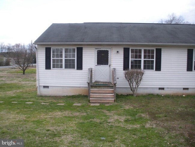 Building Photo - 302 1st St Rental