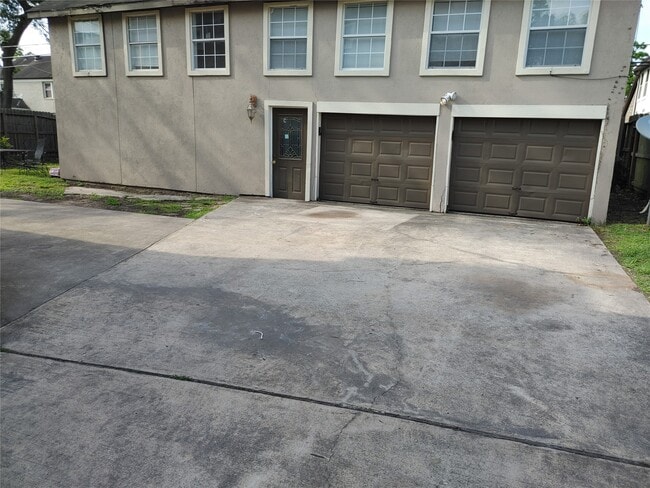 Building Photo - 3425 Southmore Blvd Rental