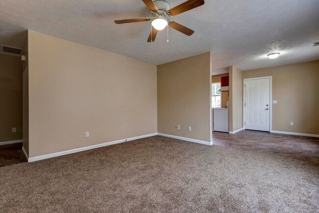 Building Photo - 652 N Belview Ave Unit B
