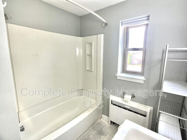 Photo - 424 Bridge Ave
