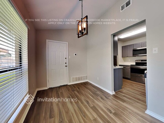 Photo - 1118 Sandalwood Ln