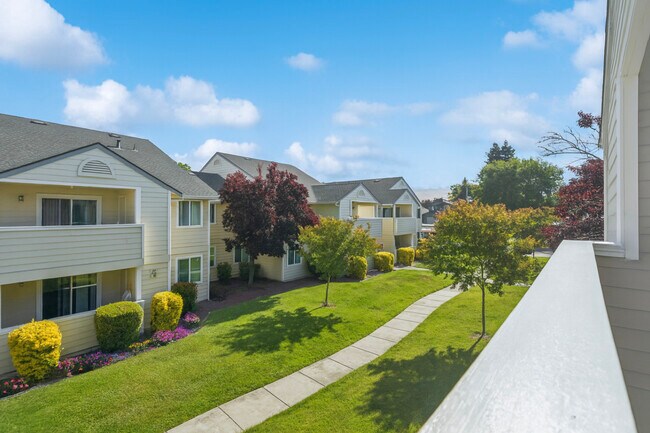Emerald Pointe