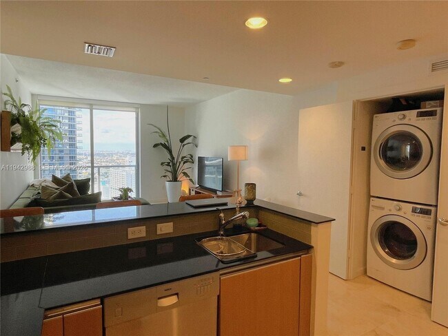 Photo - 1060 Brickell Ave Unit 3411
