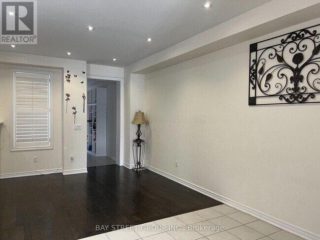 Photo - 571 Sixteen Mile Dr