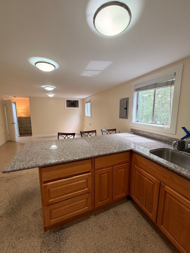 Building Photo - 223 W G St Unit d