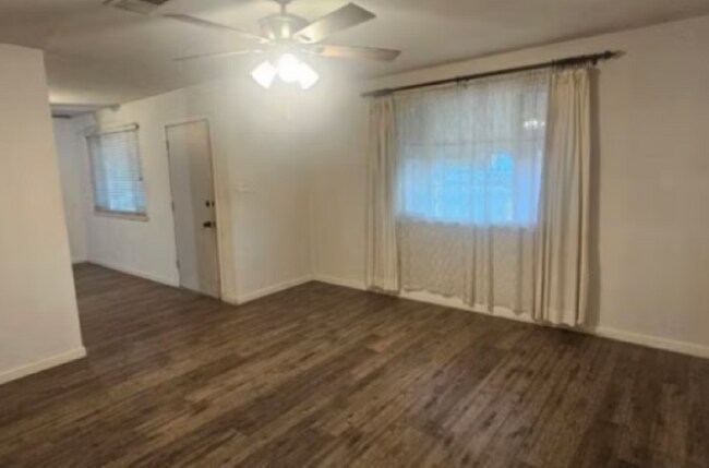 Photo - 3 Bed · 2 Bath · Huge Yard · Great Central Location!