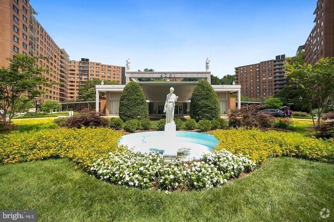 Building Photo - 4201 Cathedral Ave NW Unit 806W Rental