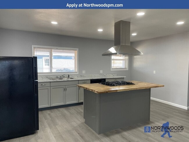 Photo - Nice 3 Bedroom 2 Bath Double Wide Manufact...