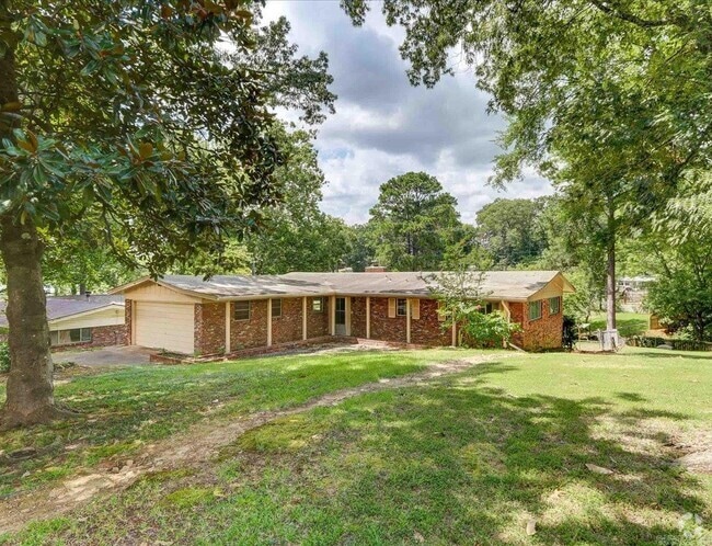Building Photo - 202 Little John Trail Rental