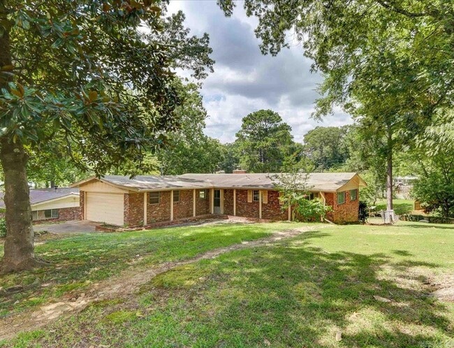 Building Photo - 202 Little John Trail Rental