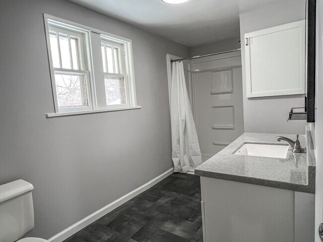 Photo - 617 W Baraga Ave