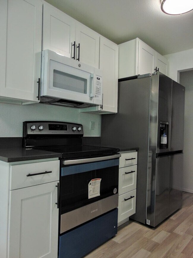 Photo - Beautifully Updated 2 Bedroom/2 Bath Renton Condo! Unidad F104