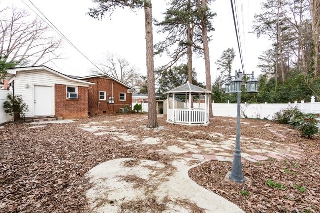 Photo - "Charming 3-Bedroom Retreat with Gleaming Hardwood Floors in Westerly Hills!"