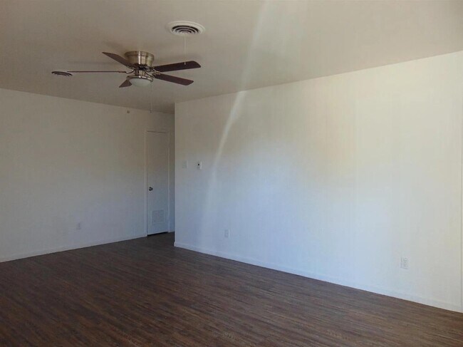 Photo - 2416 46th St