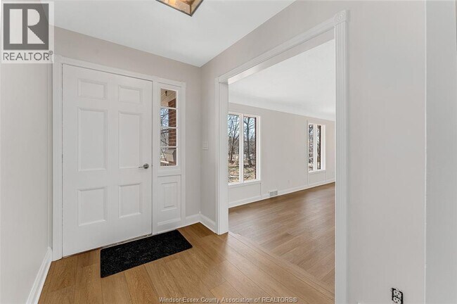 Photo - 132 Division St N