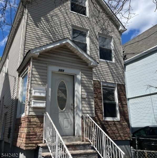 Building Photo - 389 Myrtle Ave Unit 1